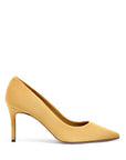 Klassischer Pumps aus ockerfarbenem Wildleder und passendem Futter mit 70 mm Stilettoabsatz
