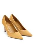 Klassischer Pumps aus ockerfarbenem Wildleder und passendem Futter mit 70 mm Stilettoabsatz