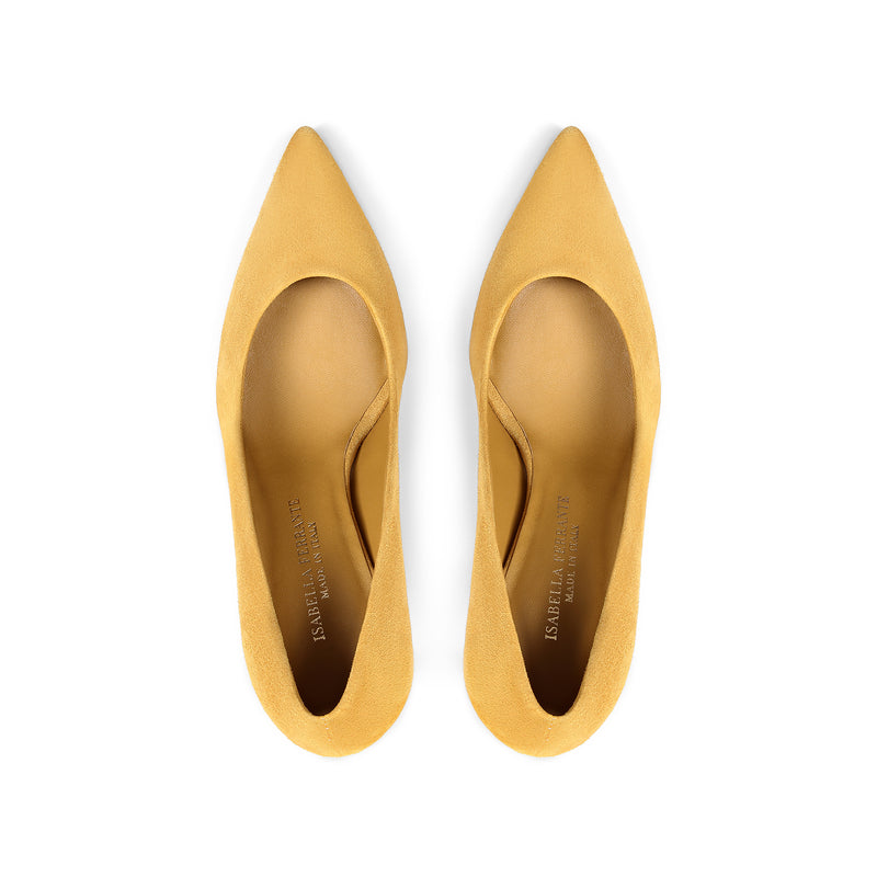 Klassischer Pumps aus ockerfarbenem Wildleder und passendem Futter mit 70 mm Stilettoabsatz