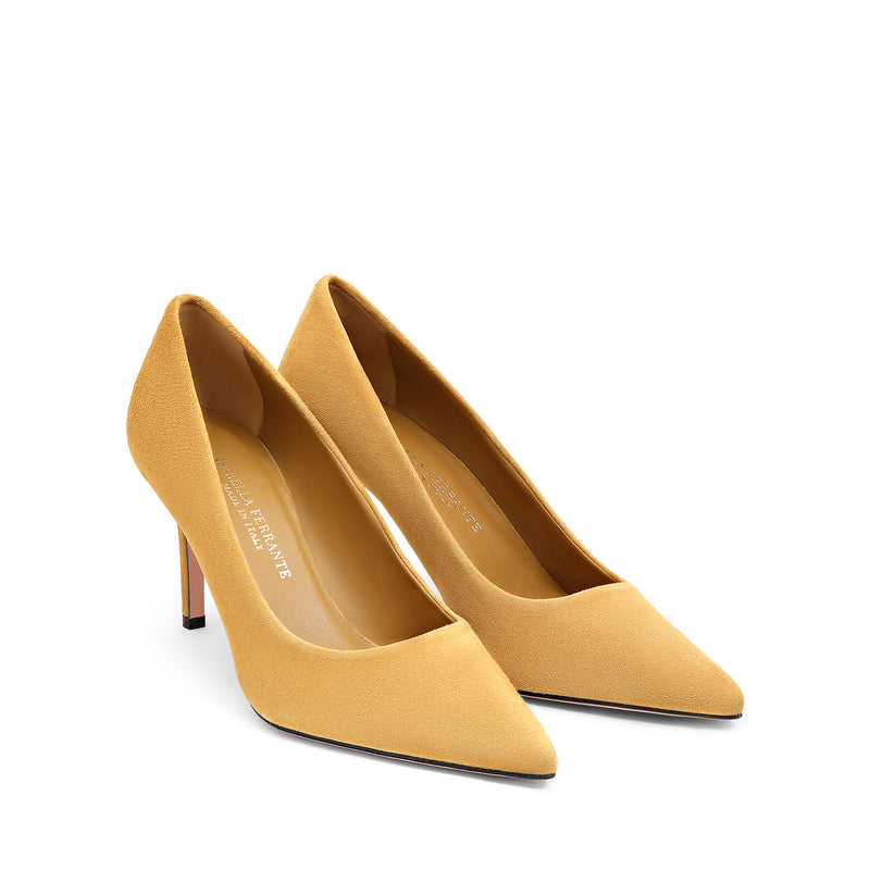 Klassischer Pumps aus ockerfarbenem Wildleder und passendem Futter mit 70 mm Stilettoabsatz