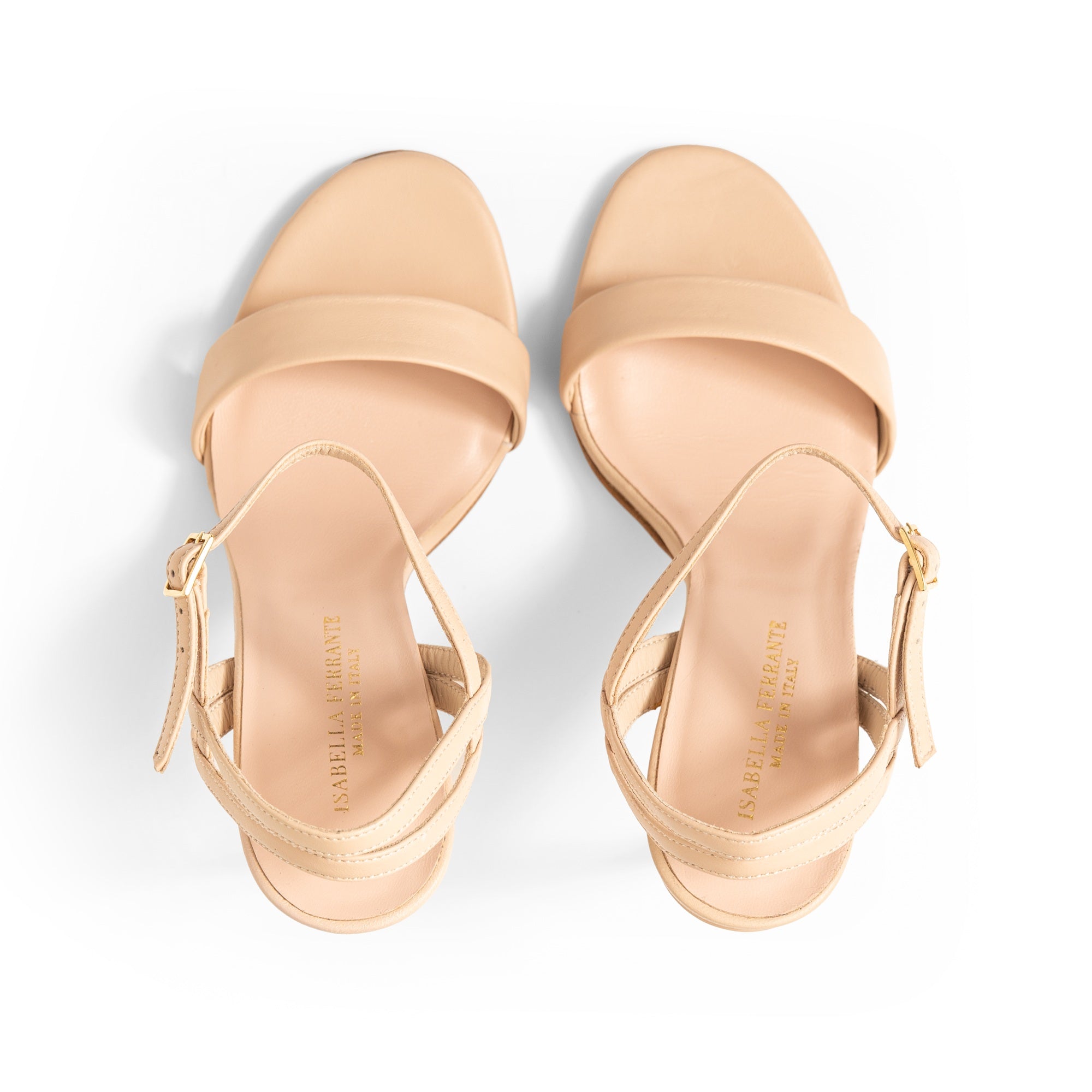Ballerina mit himmelblauem Satinriemen, Futter in Fondant, spitzer Zehenkappe, 2cm Absatz