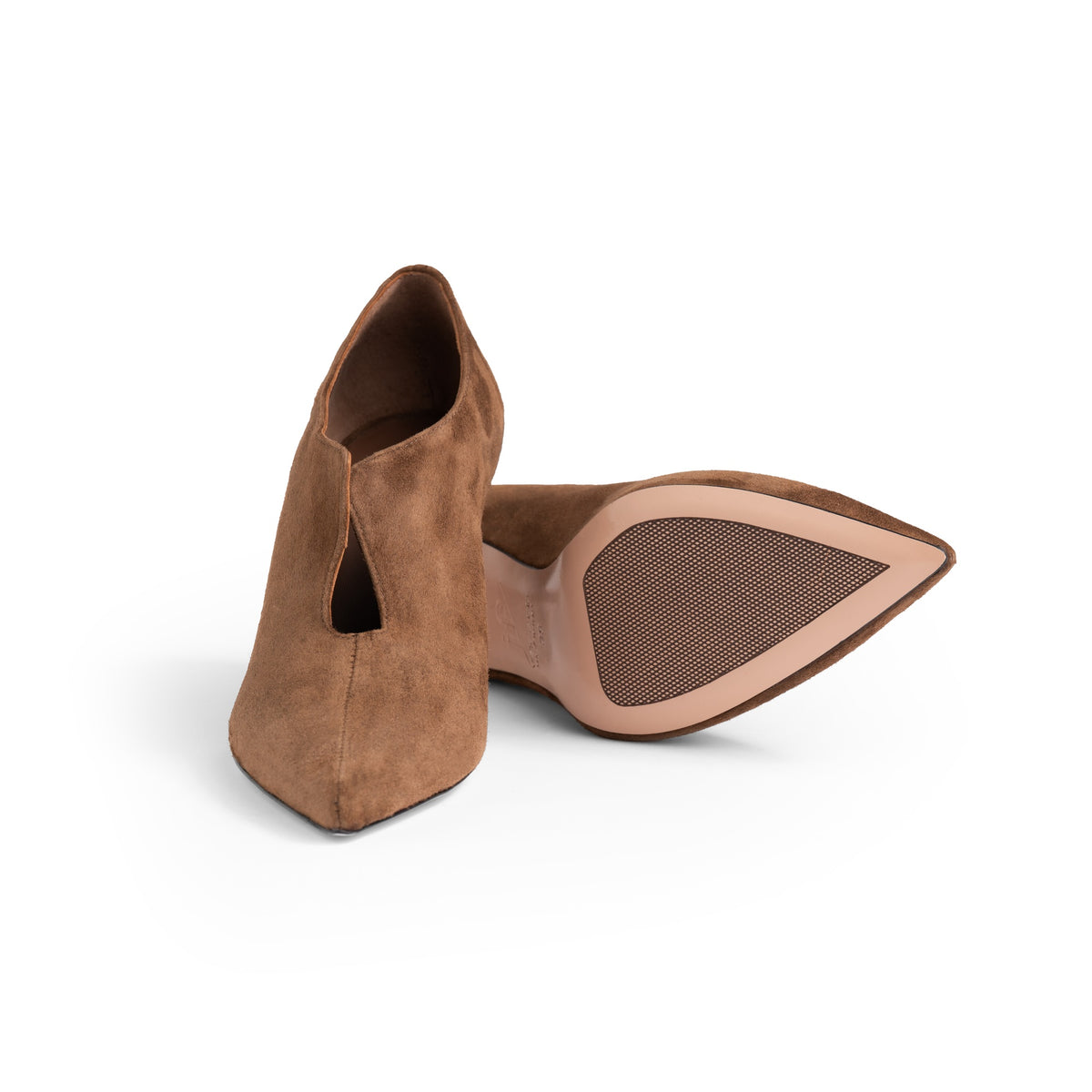 Décolleté accollata Chiaia in camoscio tabacco, tacco stiletto 70 mm, profilo e suola in cuoio