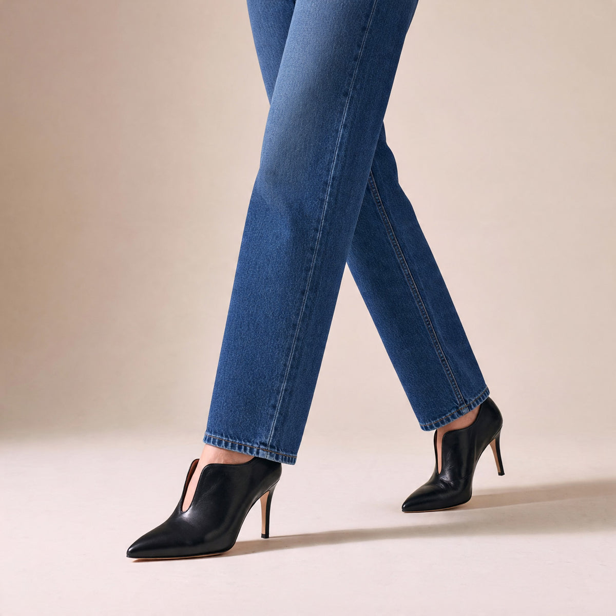 Décolleté accollata Chiaia in nappa nera, tacco stiletto 70 mm, foto 2 di 4