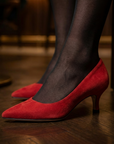 Decolletè classico in camoscio rosso con tacco stiletto 30 mm