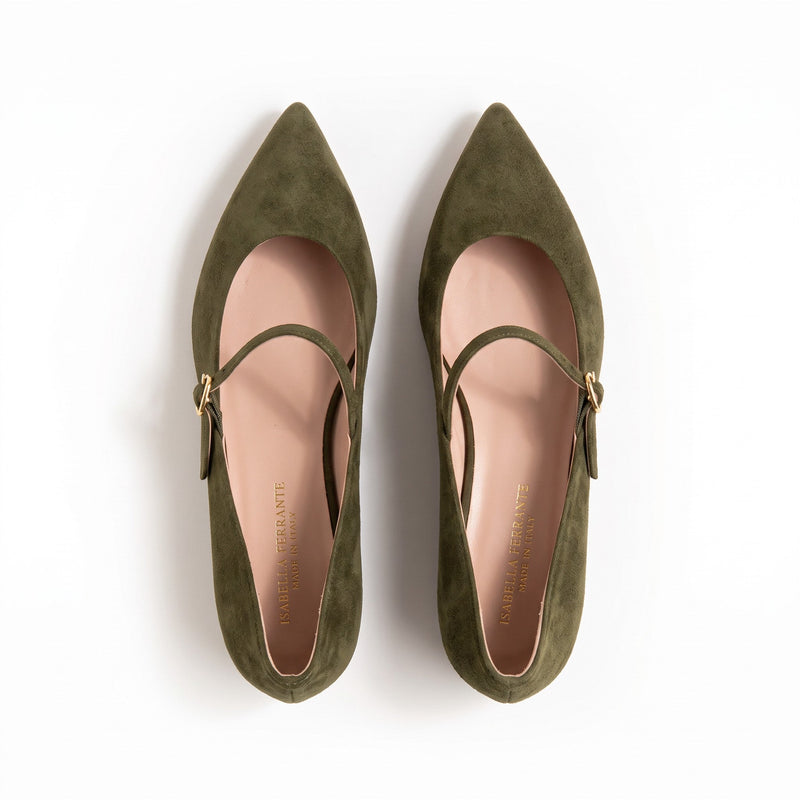 Ballerine Isabella Ferrante in camoscio verde selvatico con cinturino, punta sfilata e tacco 20 mm