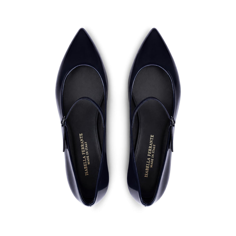 Ballerine Isabella Ferrante Mergellina in nappa blu abisso lucida con punta sfilata, cinturino e tacco a blocco 20mm.