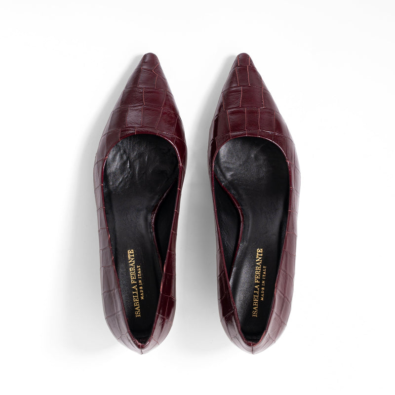 Décolleté Isabella Ferrante Petraio in pelle bordeaux stampa coccodrillo con punta sfilata e tacco rocchetto 30mm
