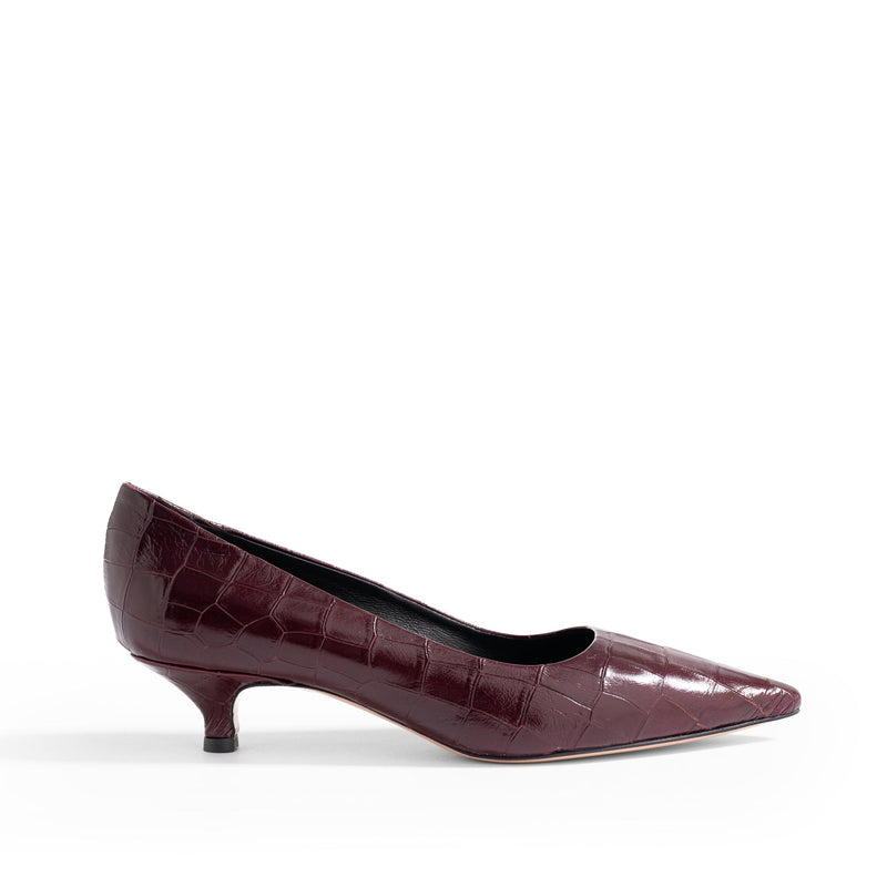 Décolleté Isabella Ferrante in pelle bordeaux stampa coccodrillo con tacco a rocchetto da 30 mm e punta sfilata