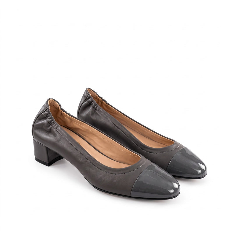 Décolleté Isabella Ferrante Petraio in nappa grigio ardesia con punta lucida in vernice e tacco a blocco da 55mm