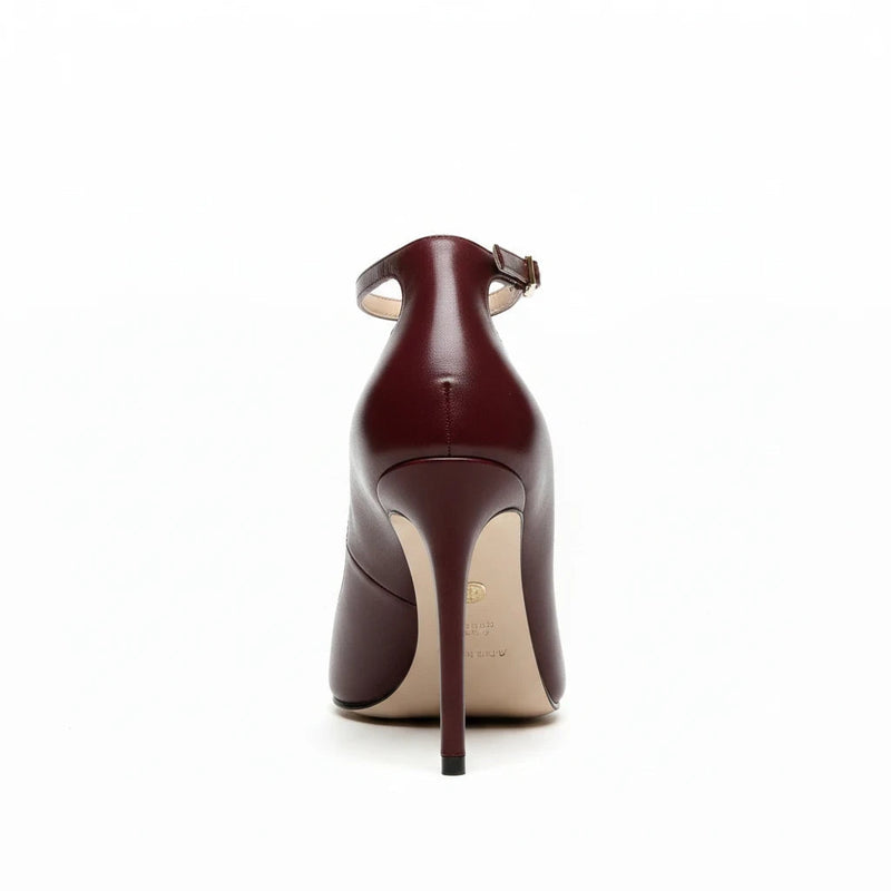 Décolleté Isabella Ferrante in nappa bordò con tacco a stiletto 100mm e cinturino alla caviglia, vista posteriore.