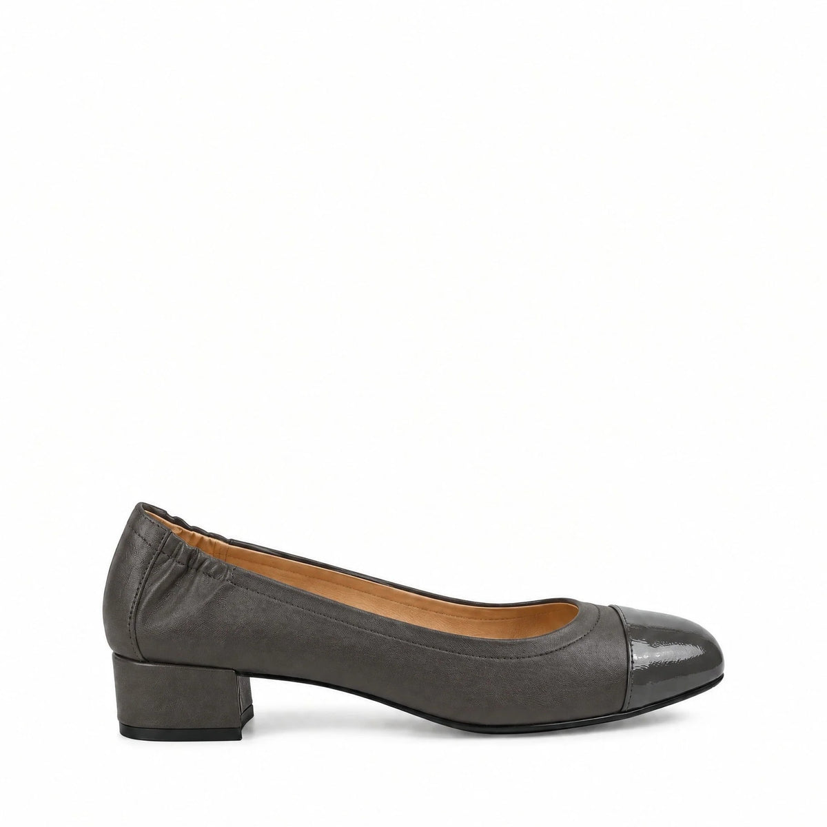 Décolleté Isabella Ferrante Petraio in nappa e vernice grigio ardesia con tacco a blocco da 55 mm e punta tonda
