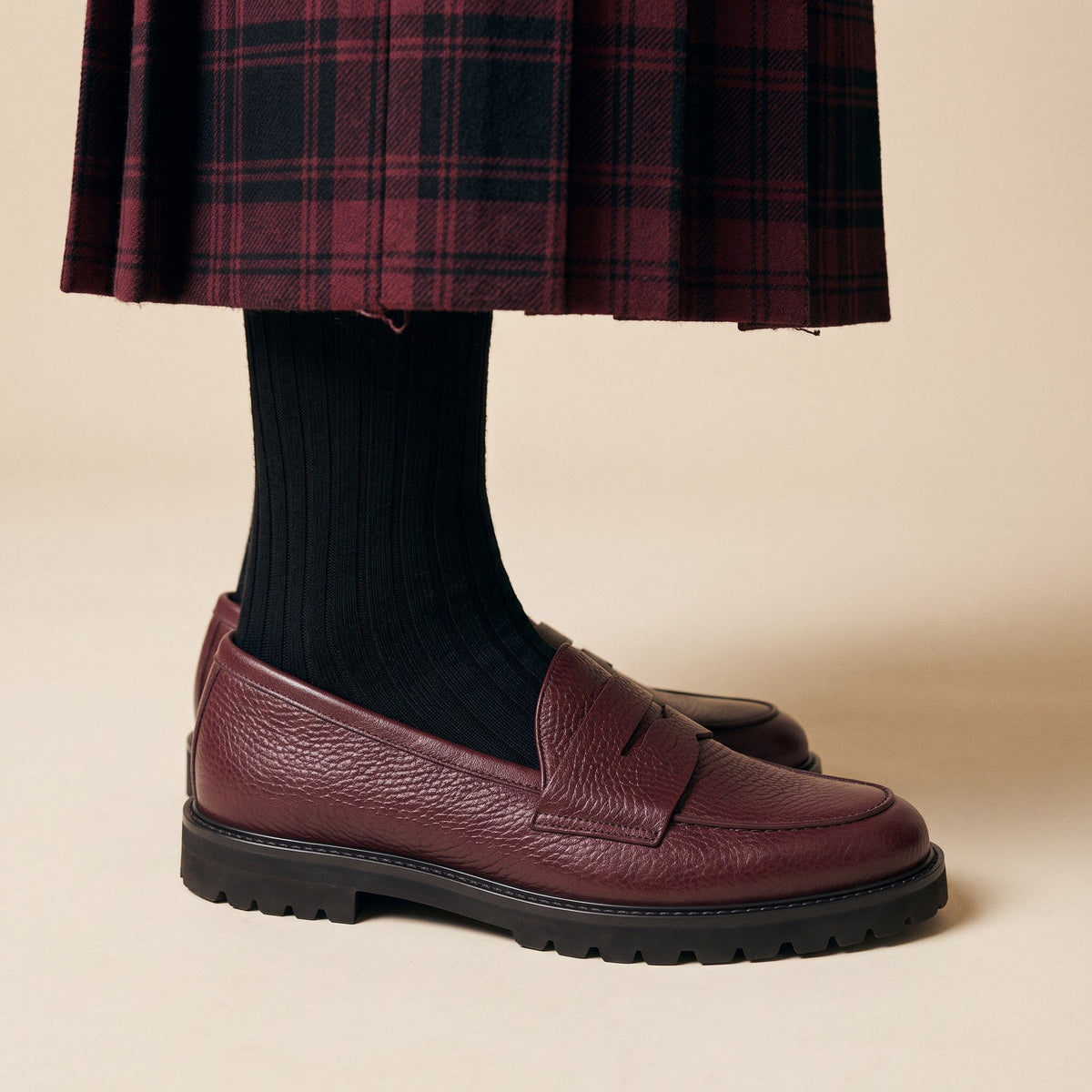 Mocassino Isabella Ferrante in nappa bottalata bordeaux con suola tassellata ultra leggera e punta tonda