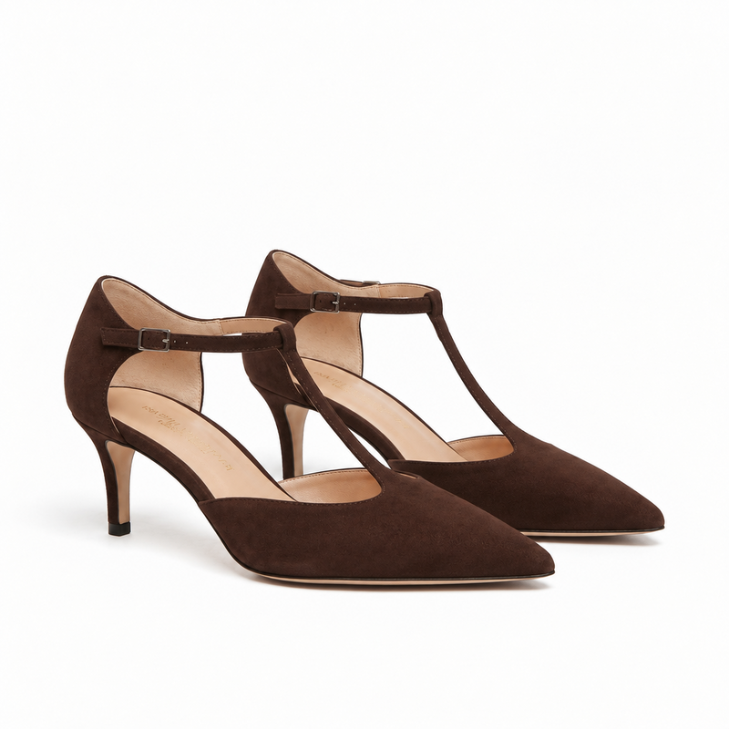 Scarpe T-bar Isabella Ferrante modello Petraio in camoscio color cacao con tacco stiletto e cinturino sottile