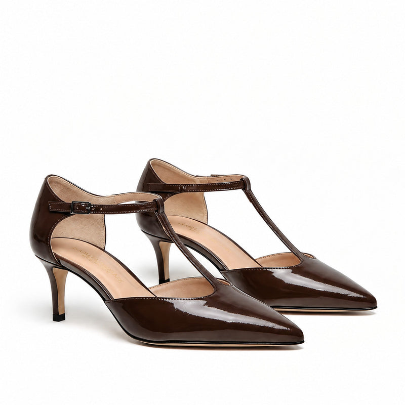 Scarpe Isabella Ferrante modello T-bar Petraio in vernice color cacao con tacco a rocchetto e cinturino sottile