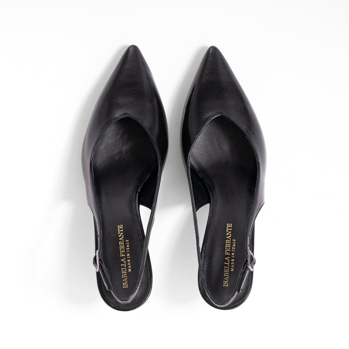 Slingback Isabella Ferrante Posillipo in vernice nera con punta sfilata, tacco stiletto 55mm e cinturino regolabile