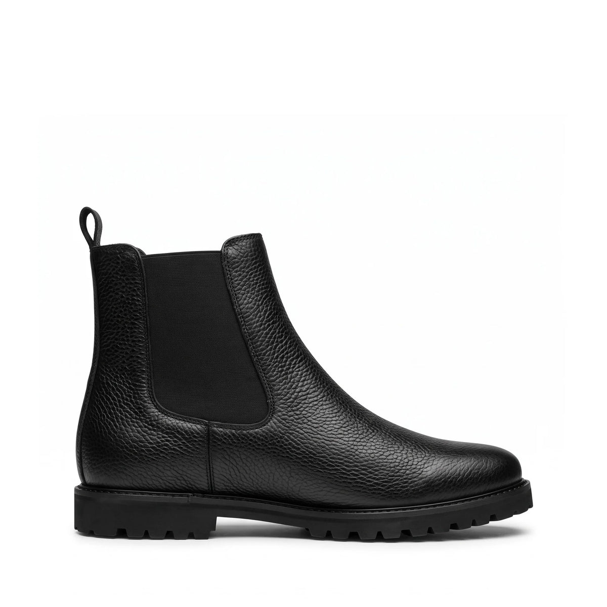 Tronchetto Spaccanapoli Isabella Ferrante in pelle bottalata nera con suola ultra leggera, indossato